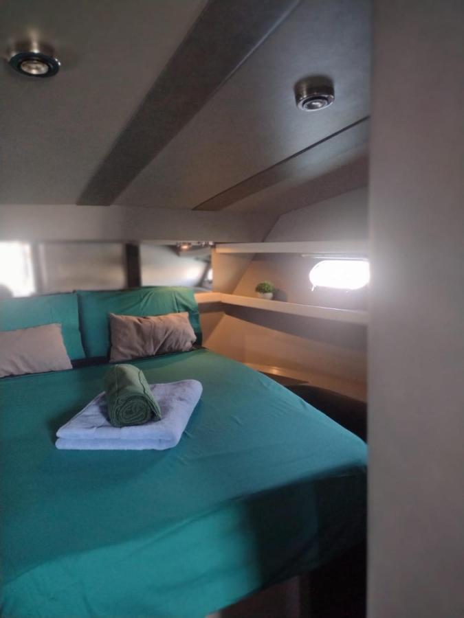 Yach Boat Hotel na wodzie *